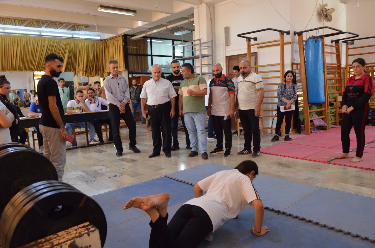 رئيس جامعة اللاذقية يطلع على اختبارات القبول في كلية التربية الرياضية