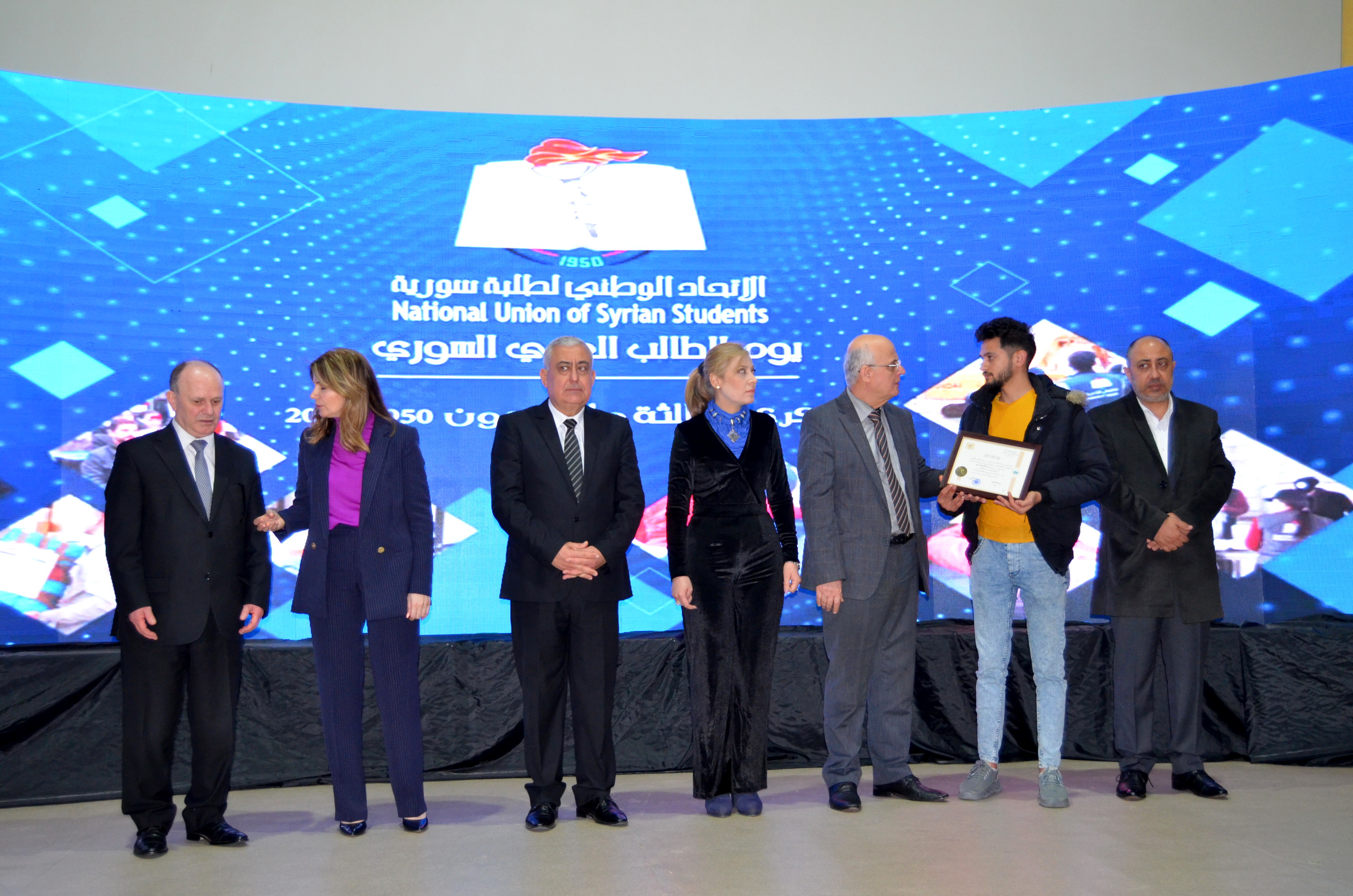 بمناسبة عيد الطالب العربي السوري.. تكريم الطلاب المتطوعين المشاركين في الاستجابة لتداعيات زلزال 6 شباط