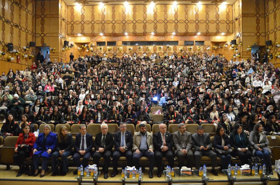 جامعة اللاذقية تحتفل بتخريج 260 طالباً وطالبة من كلية الصيدلة