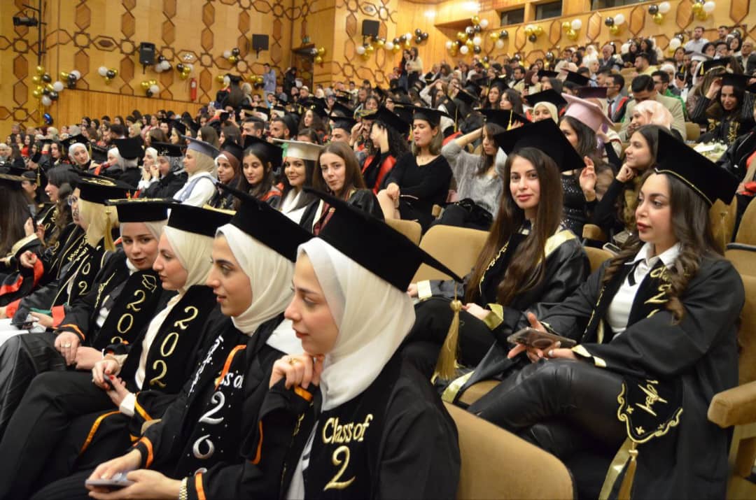 جامعة اللاذقية تحتفل بتخريج 260 طالباً وطالبة من كلية الصيدلة