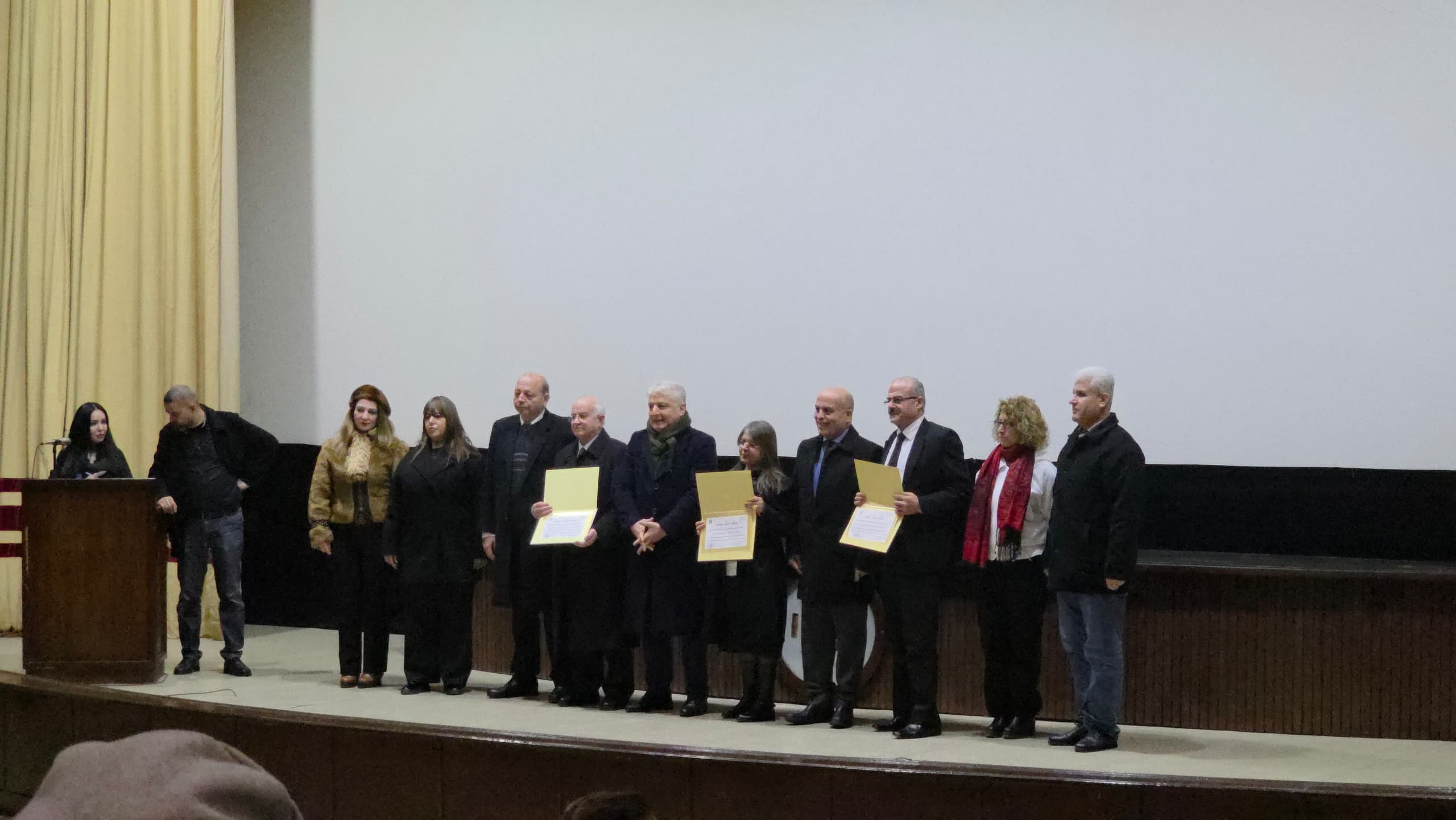 استمرارا للاحتفال بعيد التحرير أقام المكتب الفرعي لنقابة ومشفى اللاذقية الجامعيالمعلمين في جامعة اللاذقية حفلا كرم به عدد من الزملاء العاملين في الجامعة والهيئة العامة للمدينة الجامعية ومشفى اللاذقبة الجامعي وذلك في النادي السينمائي في الجامعة 