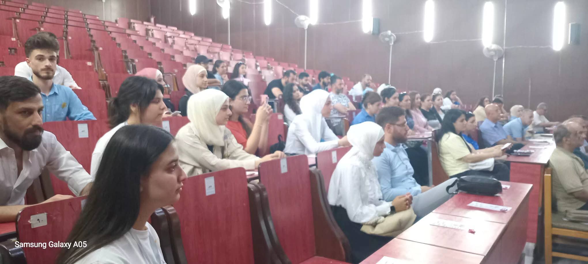 جلسة حوارية للدكتورة عبير ناعسة بعنوان "من مقاعد الجامعة إلى سوق العمل" موجهة لطلاب التعليم المفتوح 