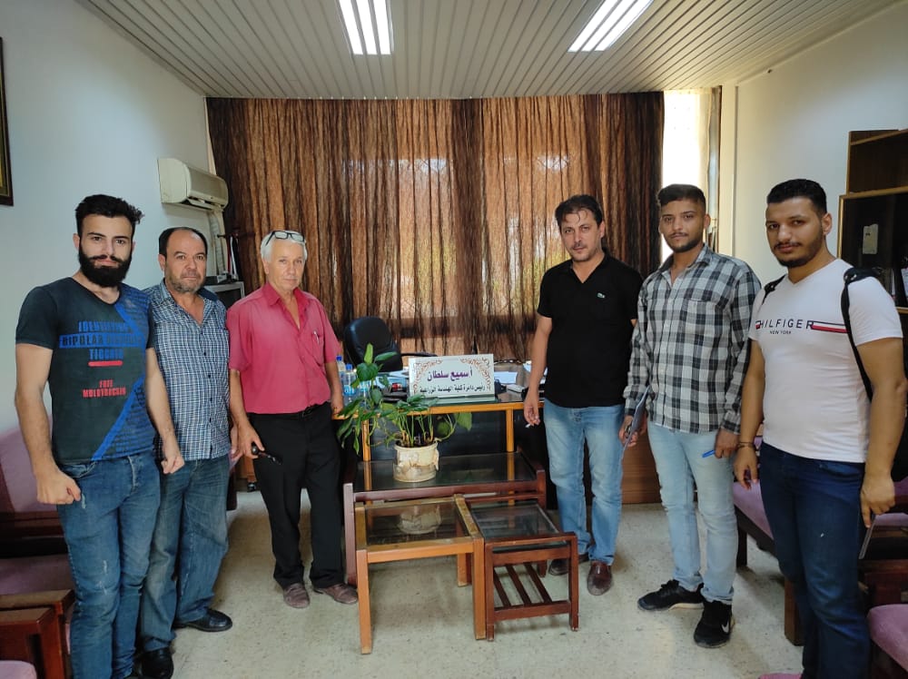 طلاب الكلية التطبيقية يواصلون أعمال الصيانة في كليات جامعة تشرين من خلال مركز الصيانة والتدريب في الكلية.